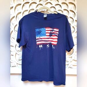 Navy T-shirt USA American Flag On A Gilden Tag Size Large